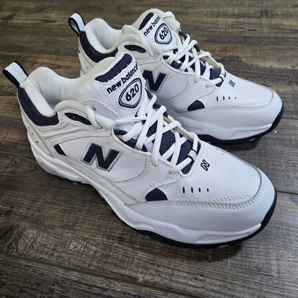 620 New Balance Men's sneakers white navy size 9.5 comfort athletic train walk